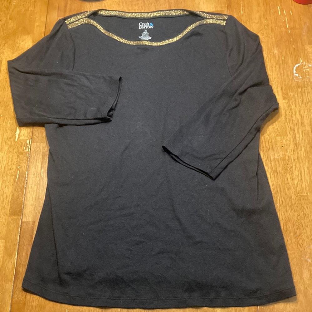 Croft & Barrow 3/4 sleeve tee with gold trim at neck and shoulders. Size XL